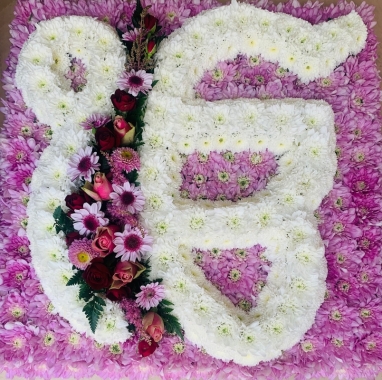 Ik Onkar 2ft cushion (W Pink base)