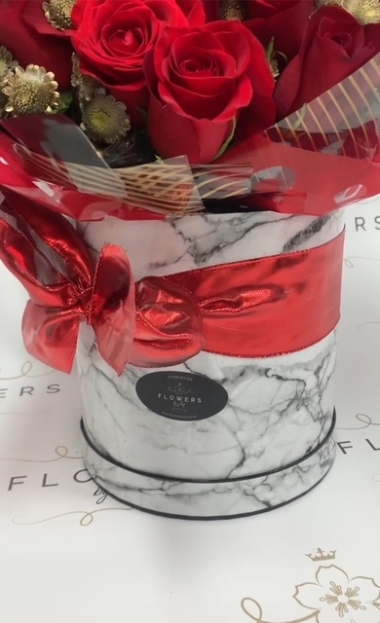 Marble Red Roses Hatbox